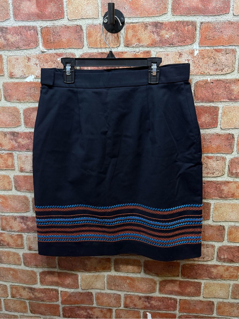 Brooks Brothers Navy Embroidered Hem Classis preppy Pencil Skirt - Navy sz 6